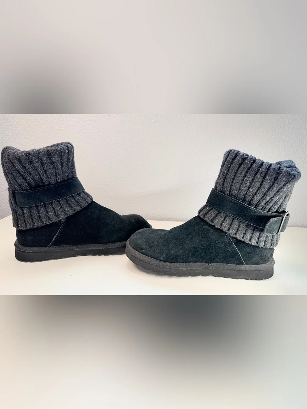 UGG Australia Cambridge Black Suede Knit Buckle Winter Boots Size 8 shearling